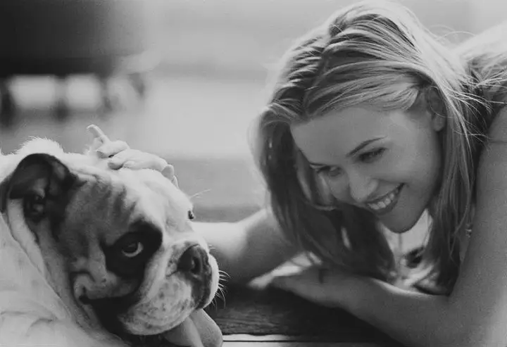 Reese Witherspoon - Bulldog Ingles 2